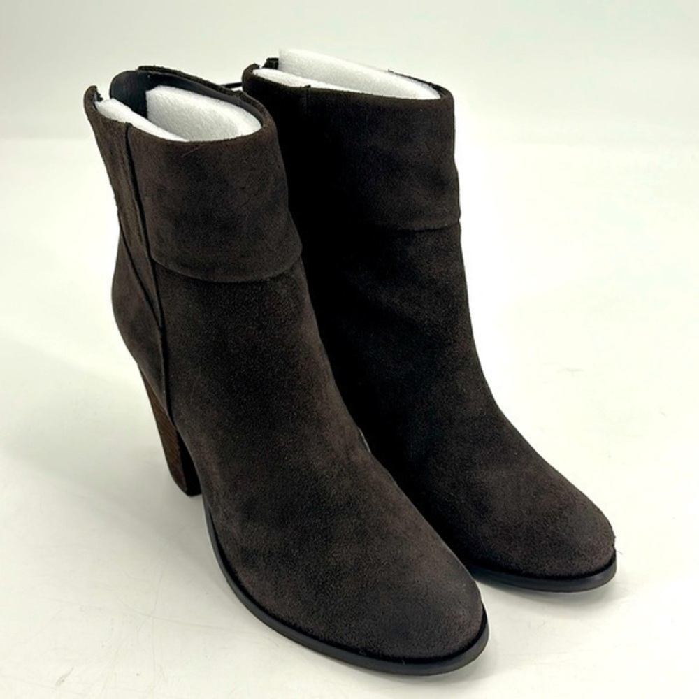 UEC Arturo Chiang brown/ green suede heeled booties with box worn once